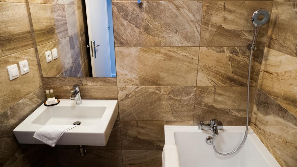 A7 Apartments Komárno Екстериор снимка